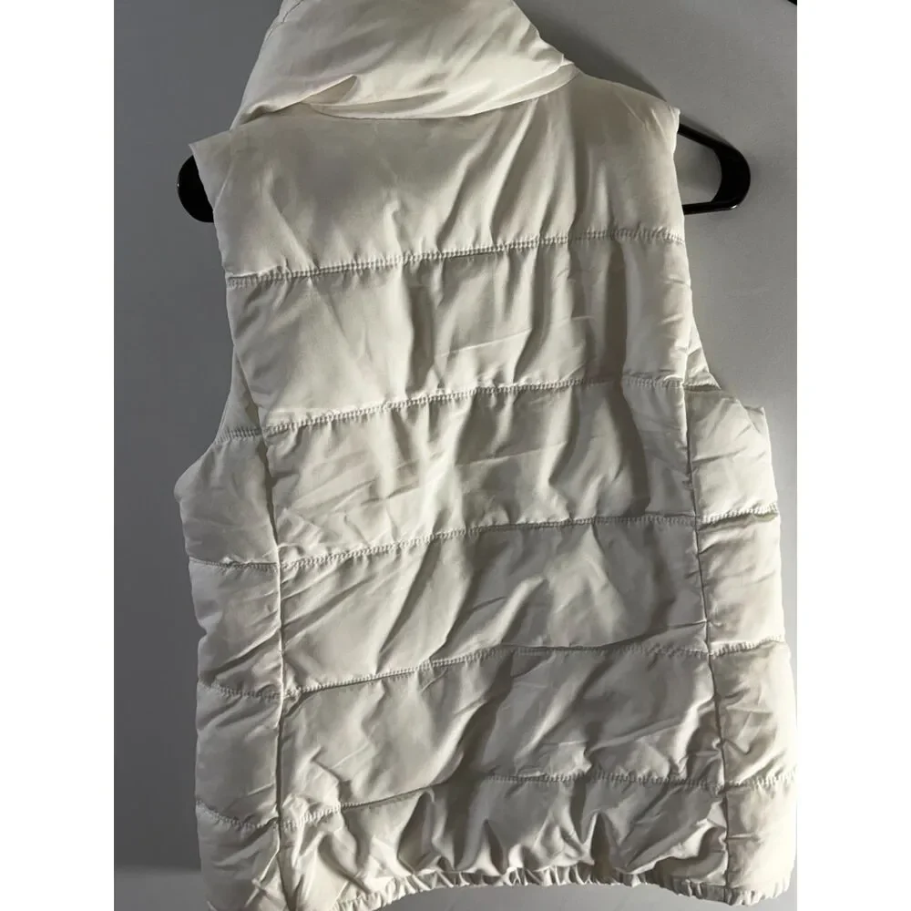 Old Navy Women’s Medium M White Puffer Vest Full Zip Quilted